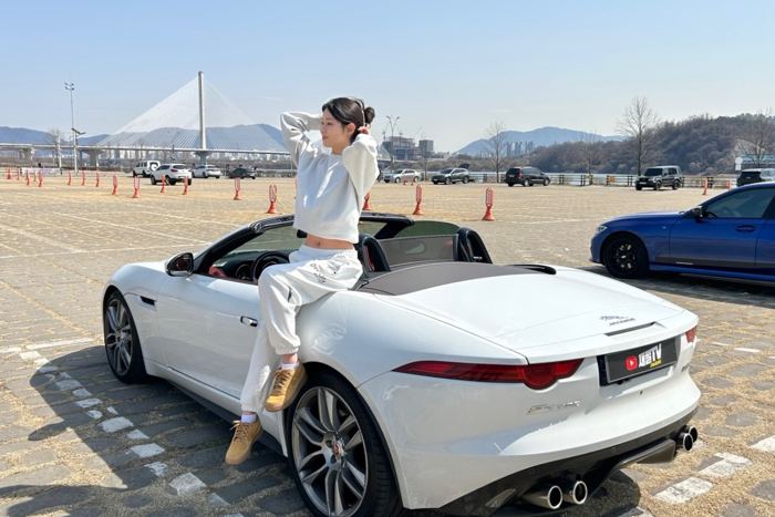 자동차 인플루언서 지안 사진 4, 재규어 F-타입 컨버터블